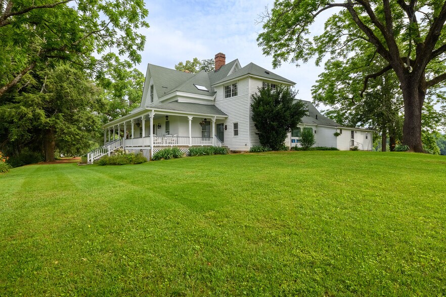 More Photos Of 1526 Highway 255 N, Sautee Nacoochee Hotel For Sale