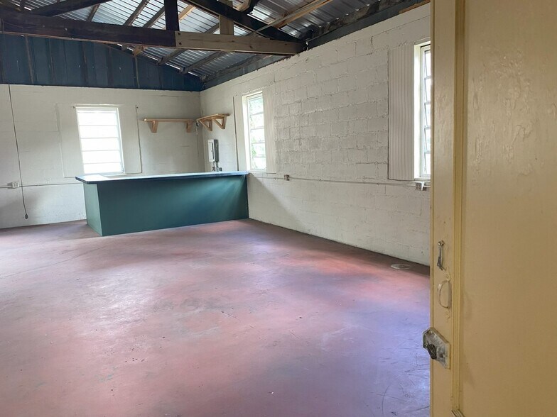 More Photos Of 408 N Ridgewood Dr, Sebring Freestanding For Sale
