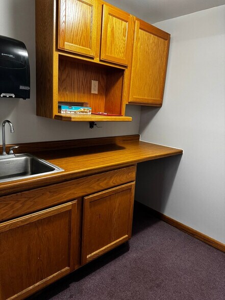 More Photos Of 606 S Division St, Colby Flex For Sale