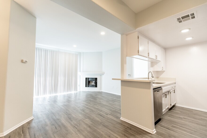More Photos Of 520-526 N Hollywood Way, Burbank Apartments For Sale