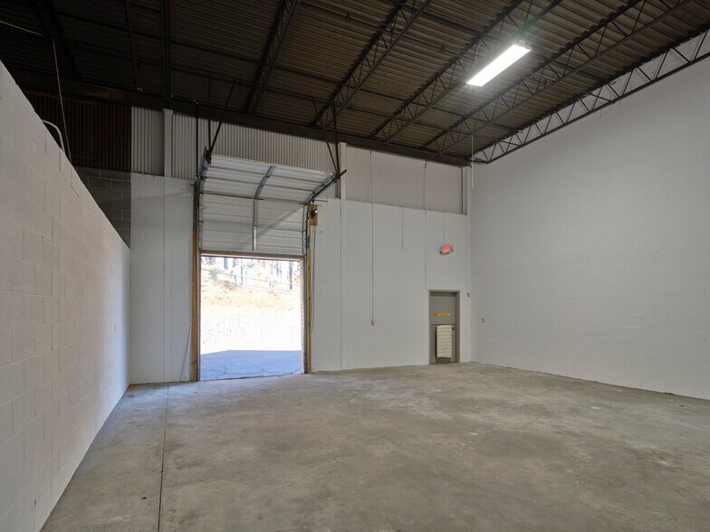 More Photos Of 3645 Oakcliff Rd, Doraville Warehouse For Lease