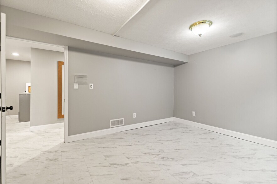 More Photos Of 4418 Main St, Clay City Flex For Sale