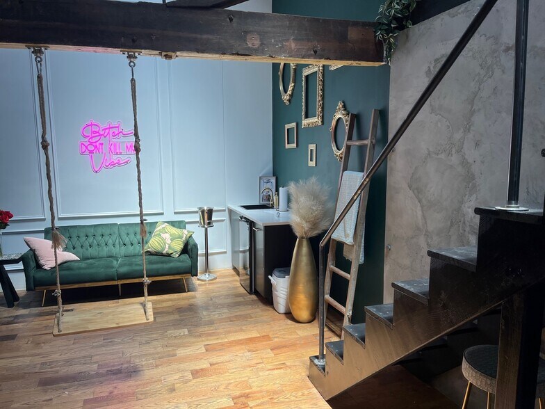 More Photos Of 310 Meserole St, Brooklyn Flex For Lease