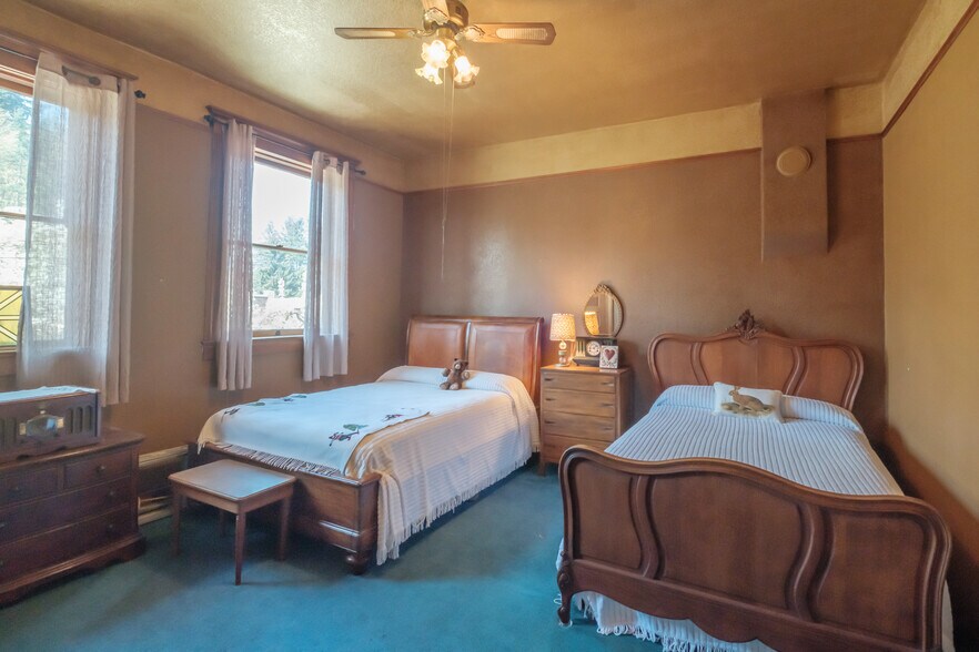 More Photos Of 354 & 402 N Main St, Brownsville Storefront Retail Residential For Sale