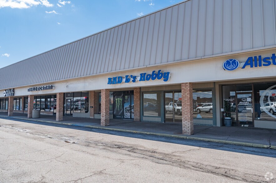 More Photos Of 13365 Smith Rd, Middleburg Heights Unknown For Lease