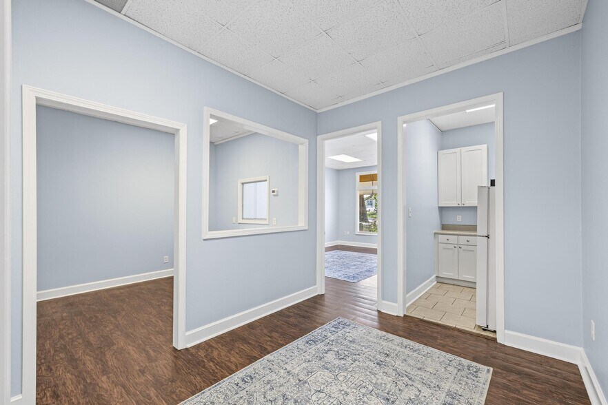 More Photos Of 913 Gulf Breeze Pky, Gulf Breeze Storefront Retail Office For Sale