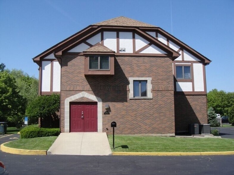 More Photos Of 804 Roundabout, West Dundee Loft Creative Space For Lease