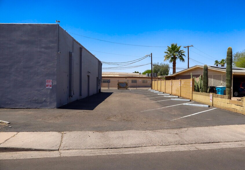 More Photos Of 500 W Indian School Rd, Phoenix Storefront For Sale