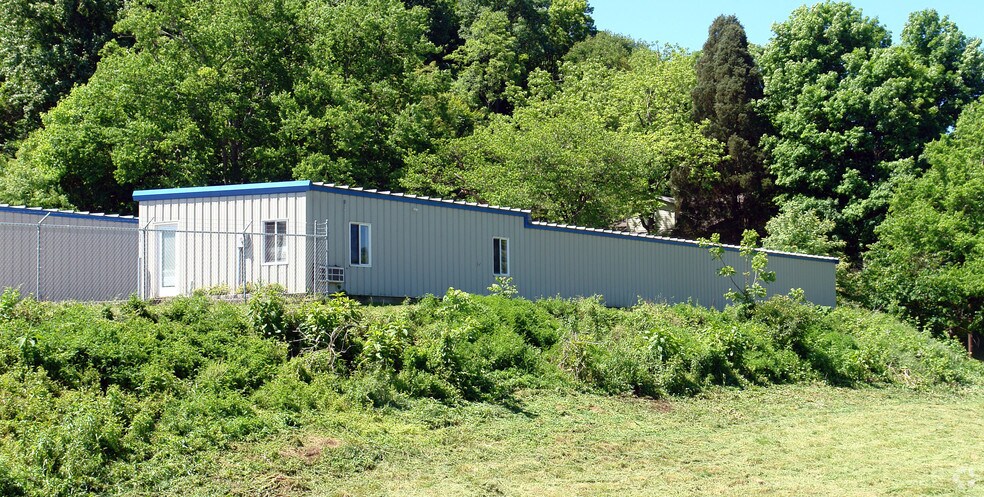 Primary Photo Of 5209 Memorial Blvd, Kingsport Self Storage For Sale