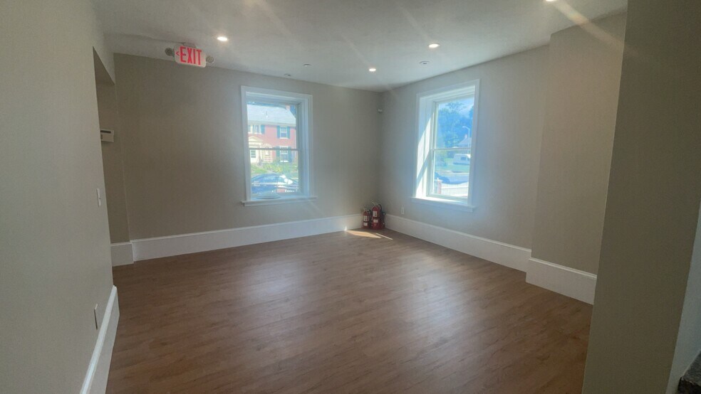 More Photos Of 6 Windsor St, Andover Office For Sale