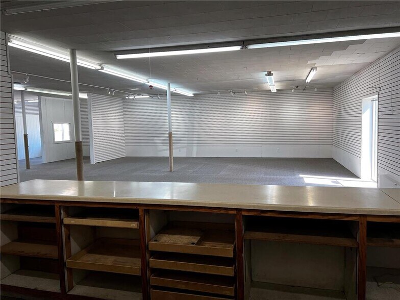 More Photos Of 1022 NW 4th St, Grand Rapids General Retail For Sale