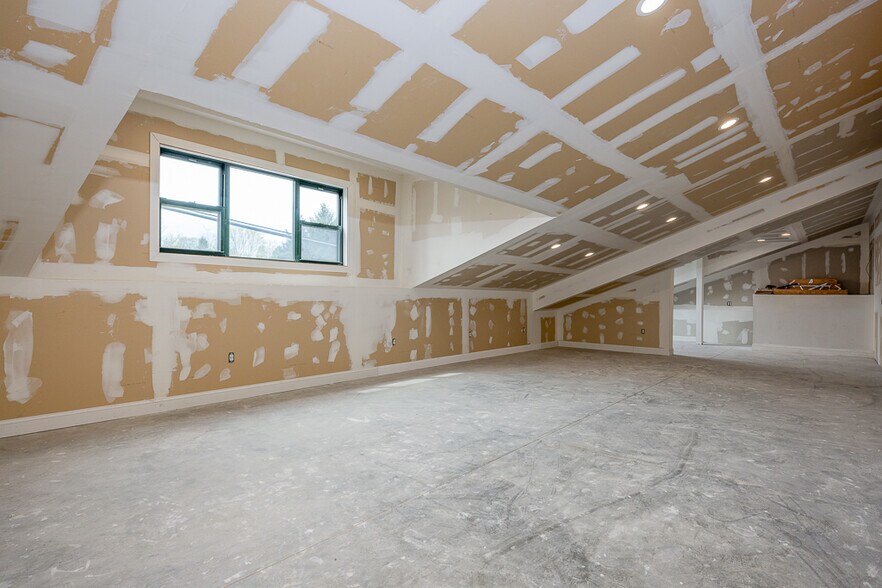 More Photos Of 1 Ten Eyck St, Stony Point General Retail For Sale