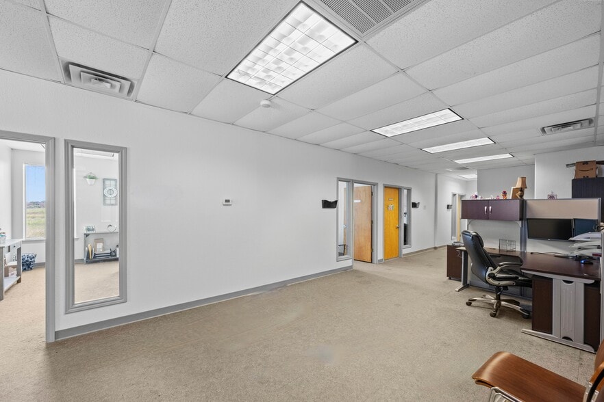 More Photos Of 1921 Corporate Dr, San Marcos Office For Lease