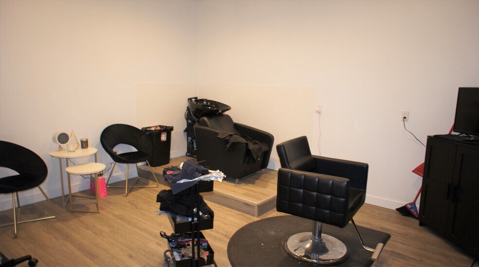 More Photos Of 134 Pembina Rd, Sherwood Park Flex For Sale