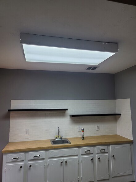 More Photos Of 112 E Dixon Blvd, Shelby Office For Lease
