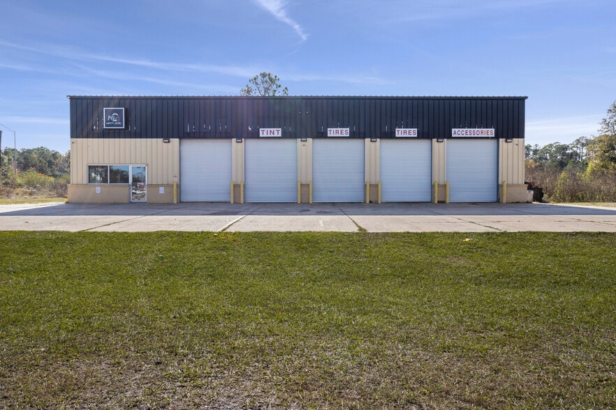 Primary Photo Of 15237 Russell Blvd, Gulfport Auto Salvage Facility For Sale