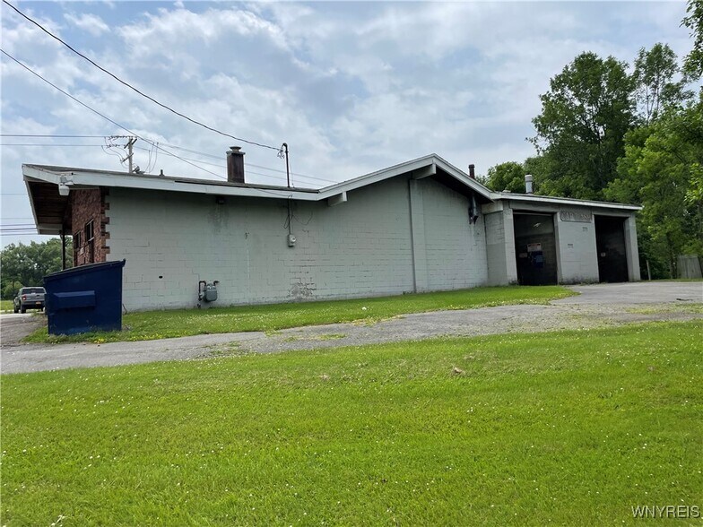 More Photos Of 3020 Southwestern Blvd, Orchard Park Auto Repair For Sale