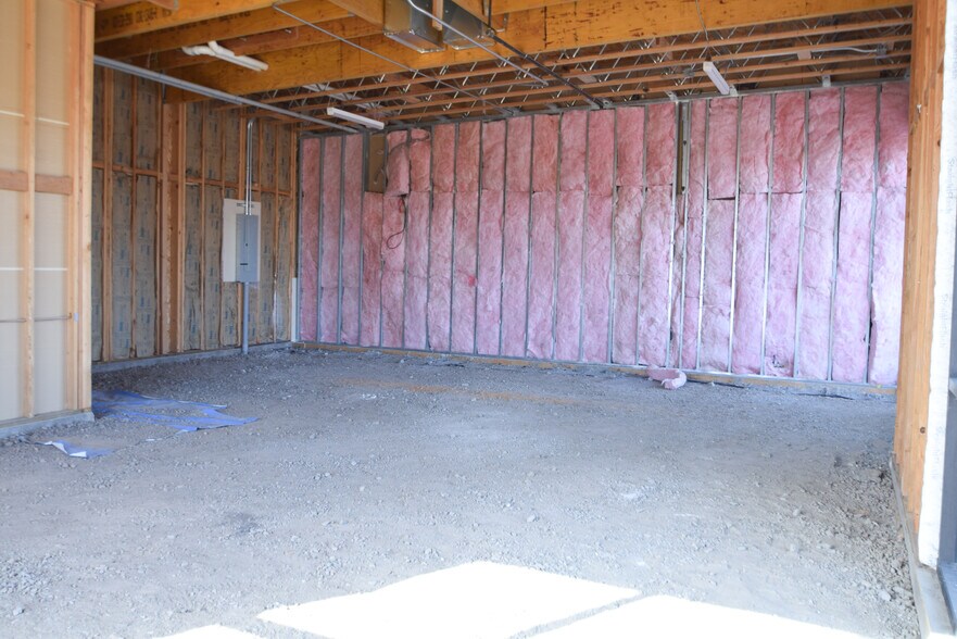 More Photos Of 2984 S 6th St, Klamath Falls Storefront Retail Office For Lease