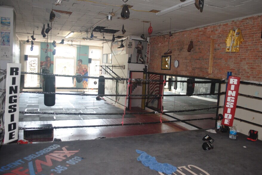 More Photos Of 506 S Broadway, Baltimore Storefront Retail Office For Lease