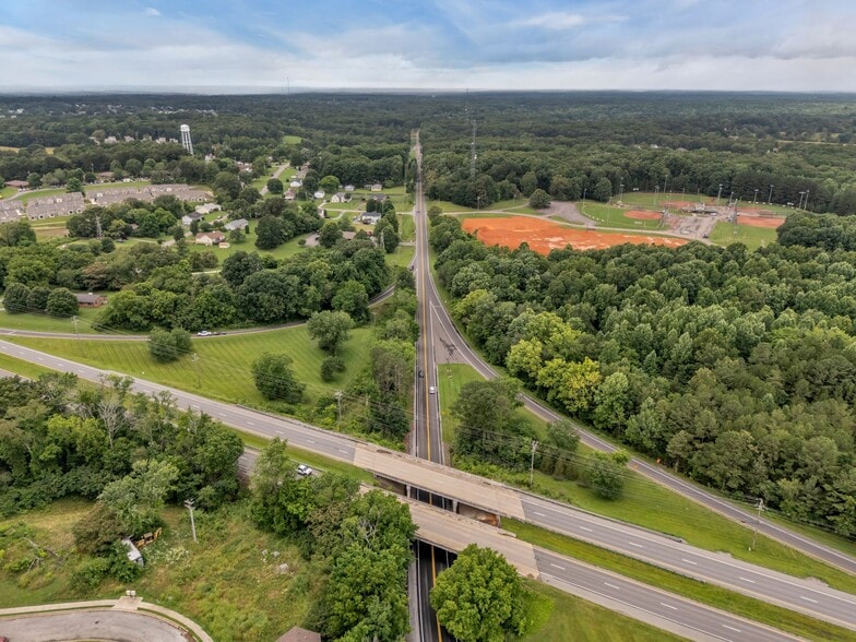 More Photos Of 207 Highway 96 N, Fairview Showroom For Sale