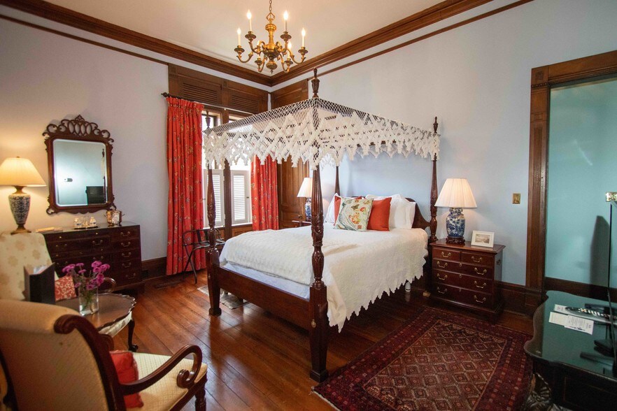 More Photos Of 117 Broad St, Charleston Hotel For Sale