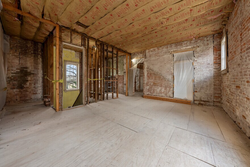 More Photos Of 809 Hall St, Saint Joseph Hospitality For Sale