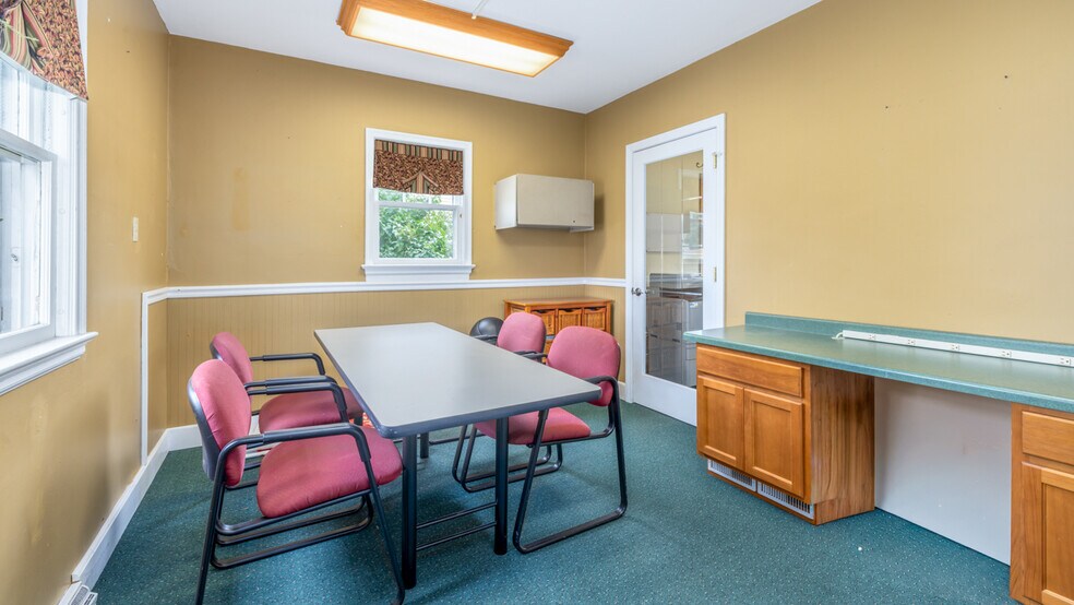 More Photos Of 212 E Margaret St, Iron Mountain Office For Sale
