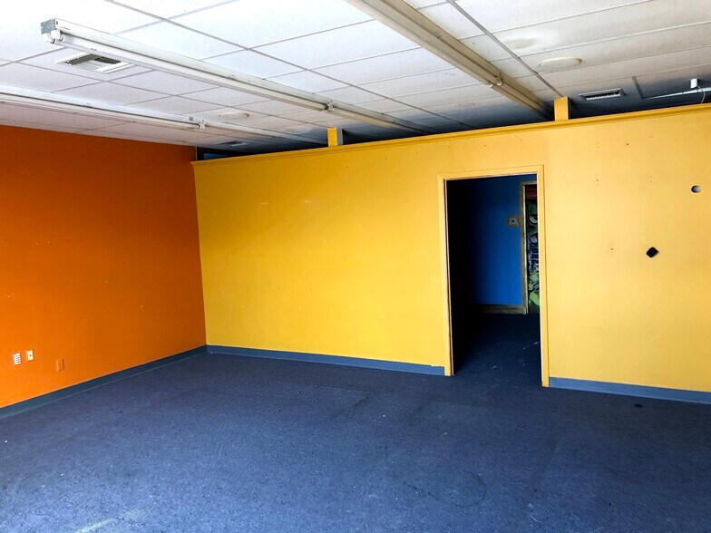 More Photos Of 195-209 Cottage Grove Rd, Madison Storefront For Lease