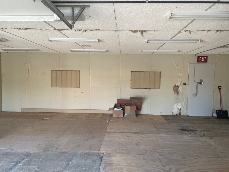 More Photos Of 268 Mill Ave, Hampshire Flex For Lease