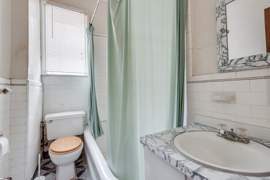 More Photos Of 87-87 116th St, Richmond Hill Multifamily For Sale
