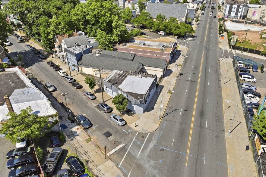 More Photos Of 625-627 Springfield Ave, Newark Storefront For Sale