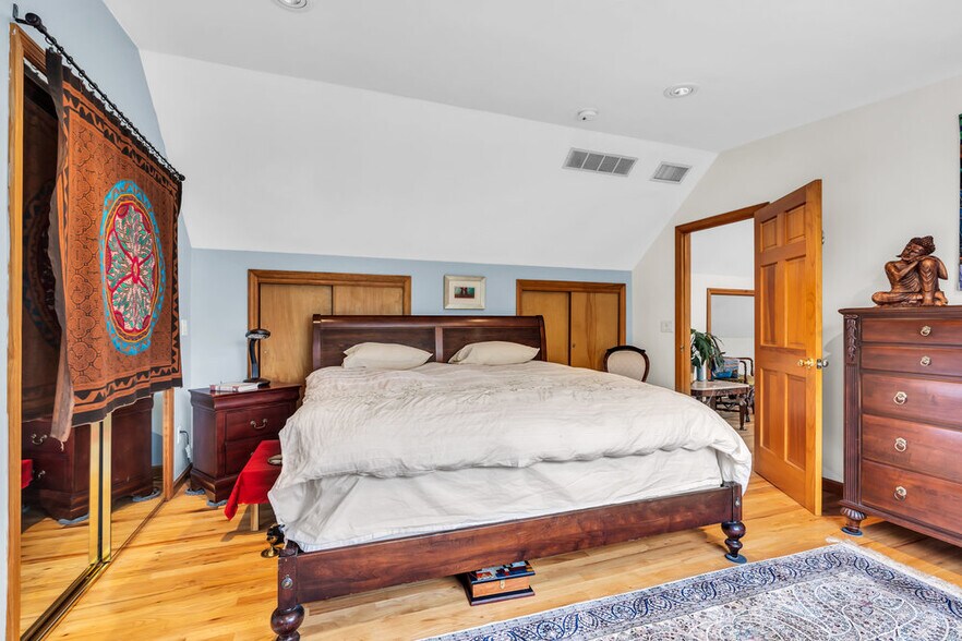 More Photos Of 261 Rt 34, Colts Neck Veterinarian Kennel For Sale