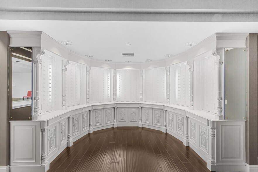 More Photos Of 8911 Lakewood Dr, Windsor Medical For Lease