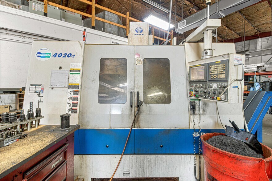 More Photos Of 1031 NE 16th St, Ocala Manufacturing For Sale