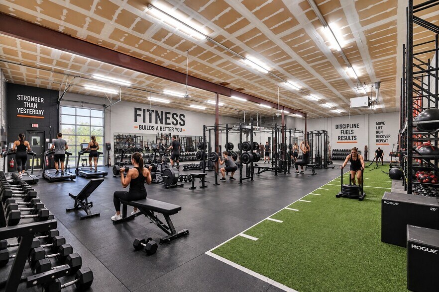 More Photos Of 4 Lewis Cir, Wilmington Warehouse For Lease