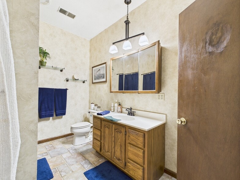 More Photos Of 619 Blondeau St, Keokuk Office For Sale