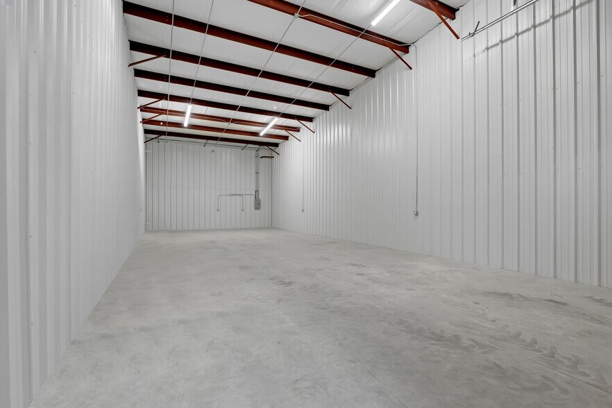More Photos Of 16500 Broadway, Glenpool Parking Garage For Lease