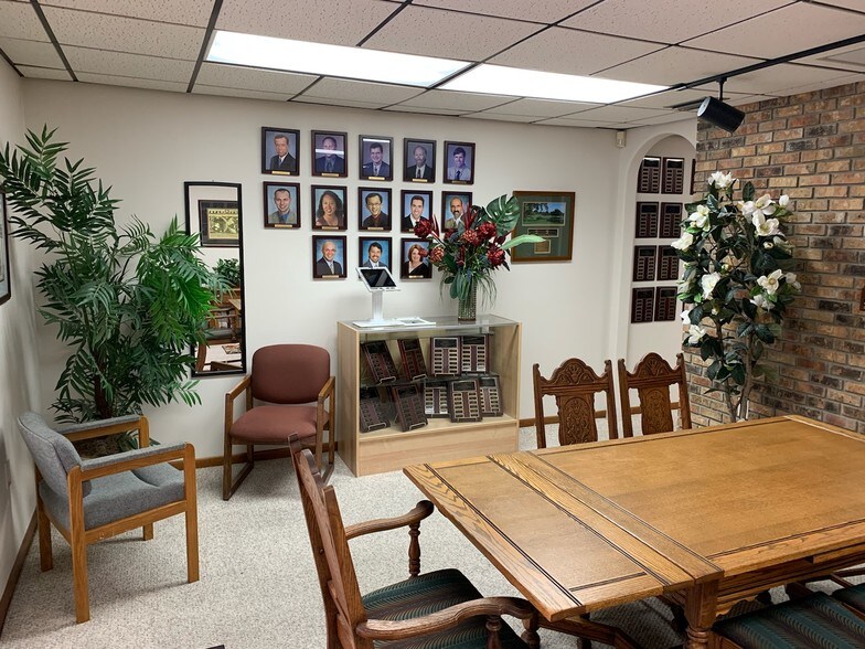 More Photos Of 4215 Edgewater Dr, Orlando Office For Lease