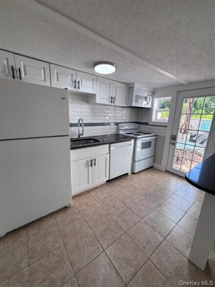 More Photos Of 915 Route 9W, Fort Montgomery Apartments For Sale