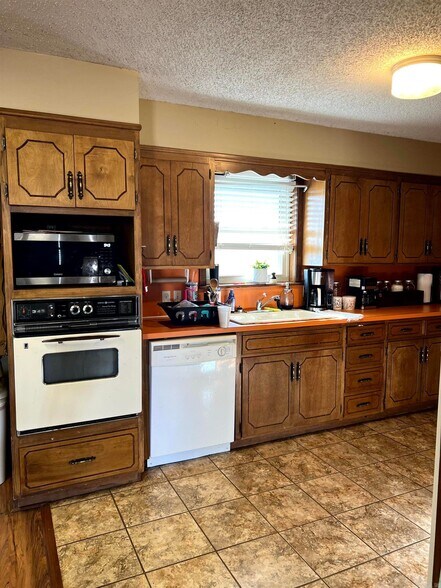 More Photos Of 418 Eastline Rd, Searcy Light Distribution For Sale