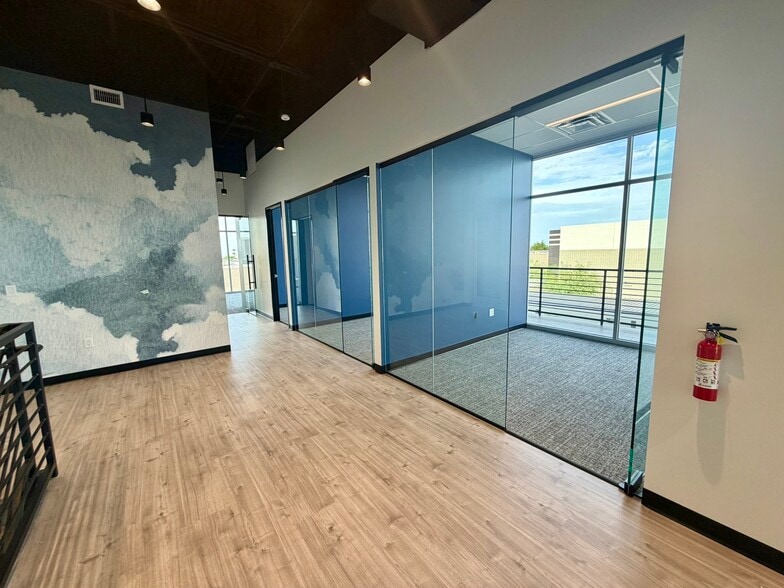 More Photos Of 7333 E Helm Dr, Scottsdale Airplane Hangar For Lease