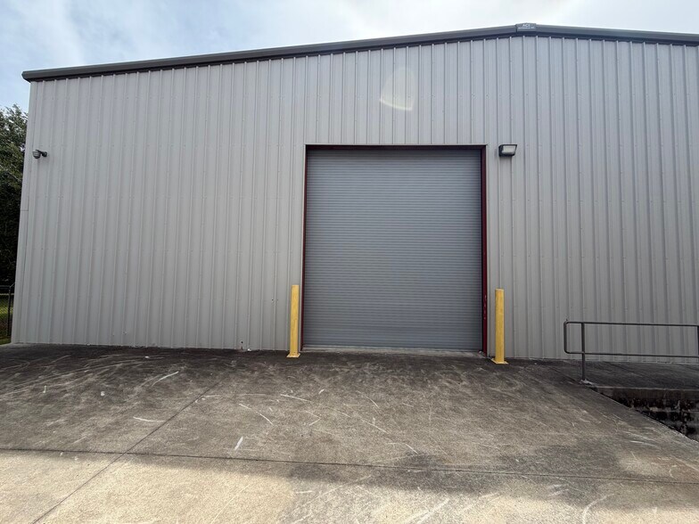 More Photos Of 2785 MacMae Dr, Mobile Warehouse For Lease
