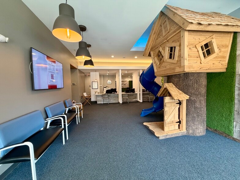 More Photos Of 134 W State St, Sycamore Office Residential For Sale