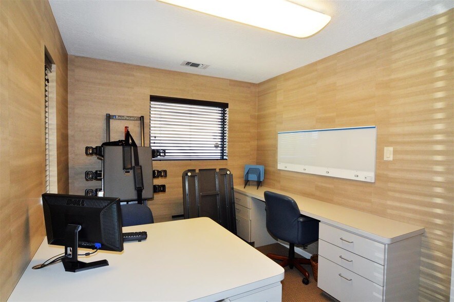 More Photos Of 12325 Scarsdale Blvd, Houston Medical For Sale