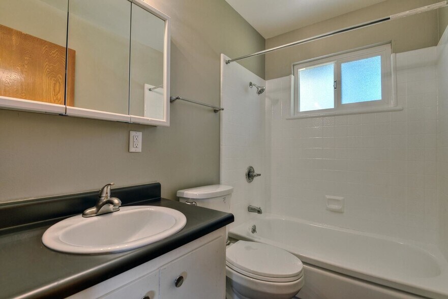More Photos Of 2275 Grove Way, Castro Valley Apartments For Sale