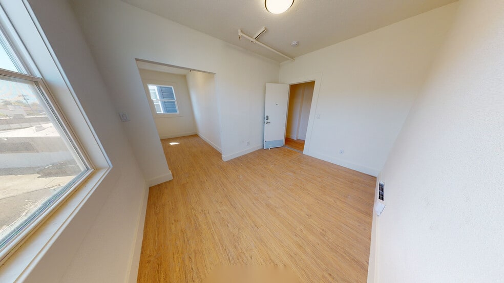More Photos Of 2327-2329 San Pablo Ave, Oakland Apartments For Lease