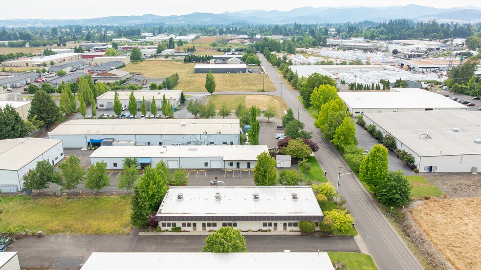 More Photos Of 3200 NE Rivergate St, Mcminnville Service For Sale