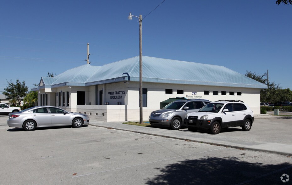 More Photos Of 1304 SE 8th Ter, Cape Coral Medical For Lease