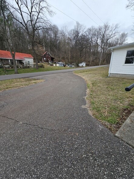 More Photos Of 1124 Leach rd, Cumberland Furnace Specialty For Sale