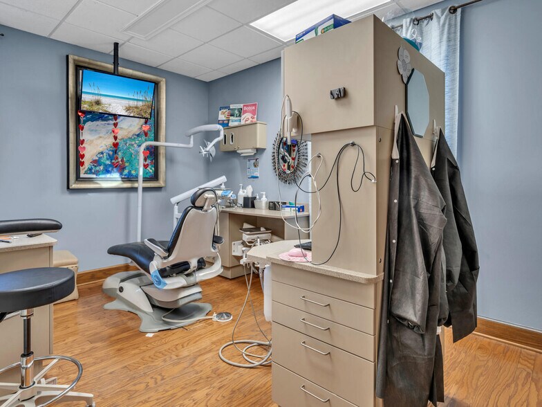 More Photos Of 4635 Gulfstarr Dr, Destin Medical For Sale